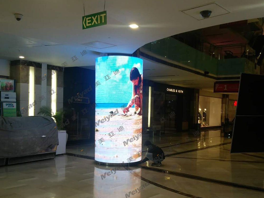 印度购物中心室内P4柔性LED屏