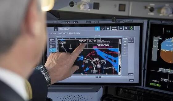 全球首架选装驾驶舱触摸显示屏的A350飞机交付东航