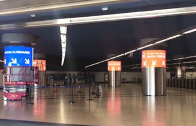 西班牙地铁站P5圆柱屏