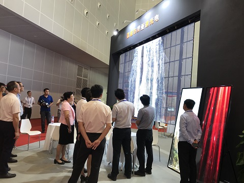 美亚迪东盟博览会LED透明屏展示效果