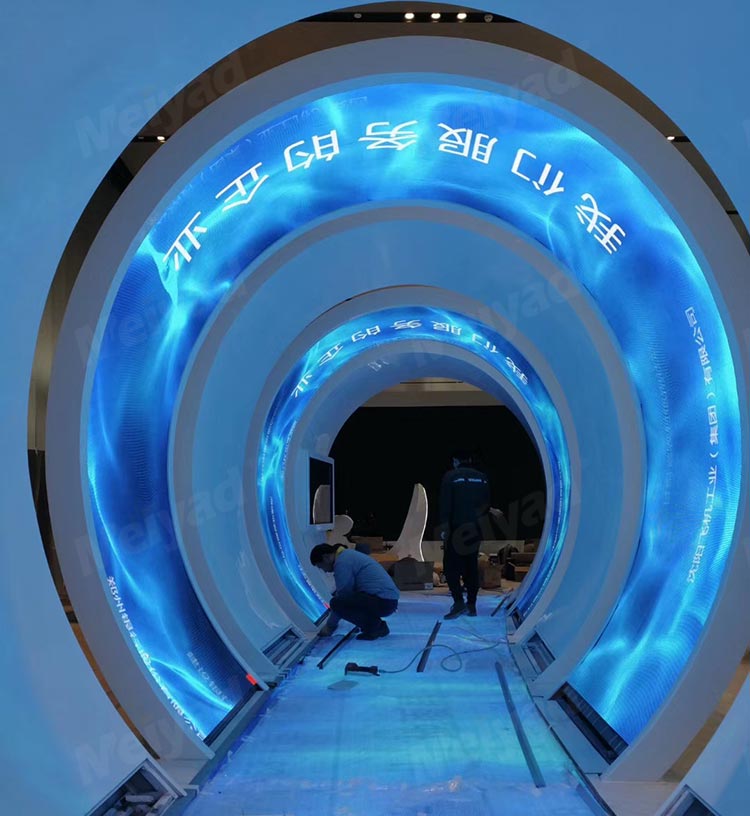 上海某展览馆隧道造型P2.5柔性LED显示屏软模组