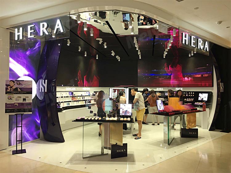 新加坡Hera店P2.5全彩户内LED柔性屏