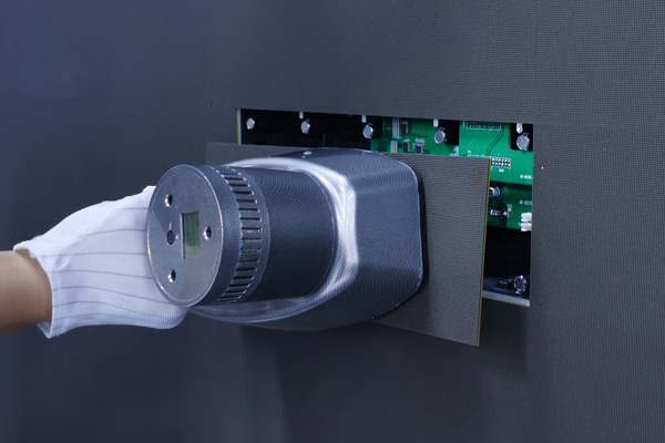 LED小间距XS系列箱体前维护设计