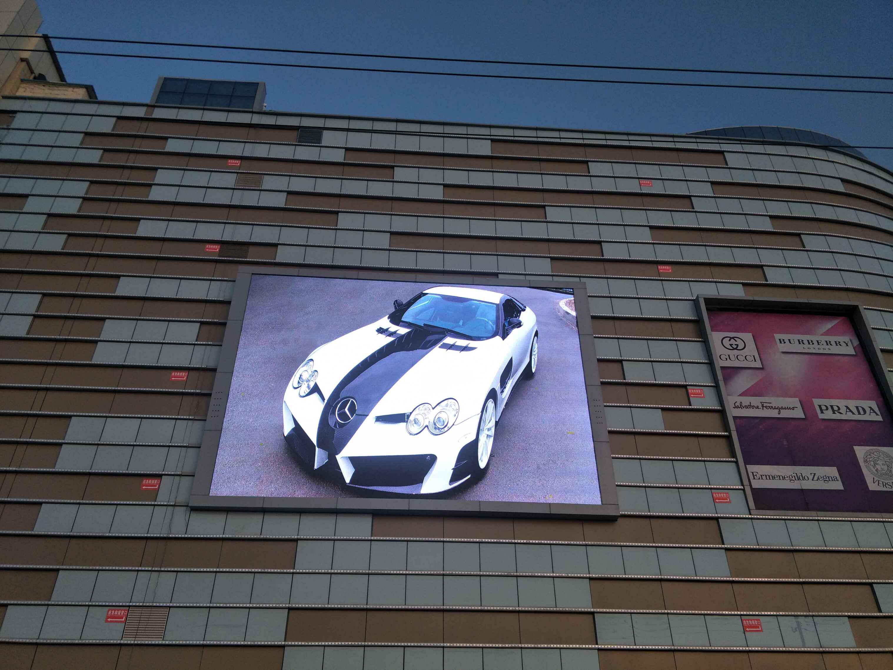 甘肃兰州奥特莱斯广场全彩P10户外LED广告屏130㎡